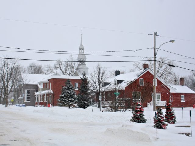 Étude des relations entre le gel du sol et la couverture neigeuse et de leurs influences sur l’hydrologie, applications au bassin-versant de Sainte-Marthe, Qc